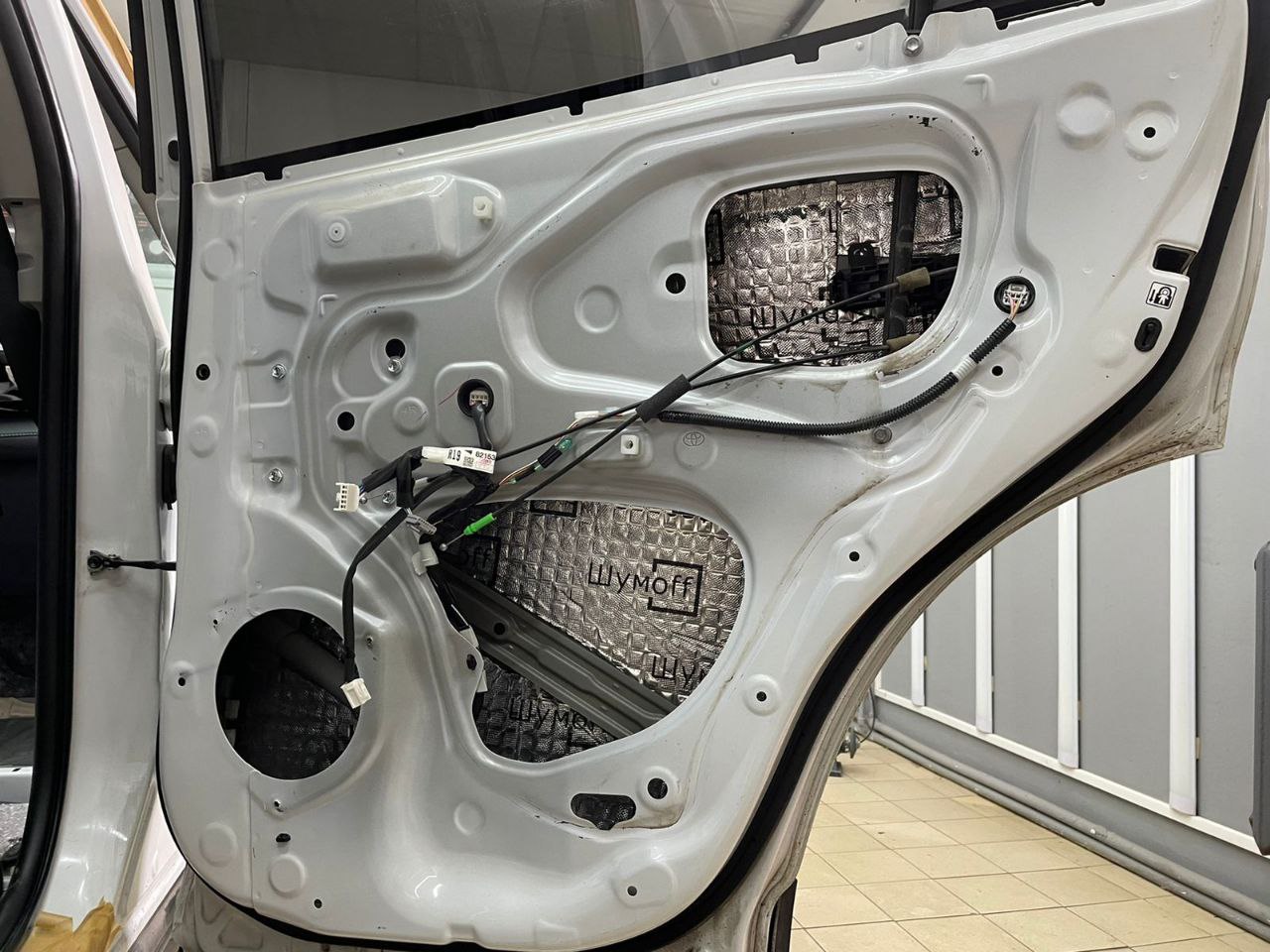 Двери 2 сл шумо теплоизоляция2 шумоизоляция Toyota RAV4 фото